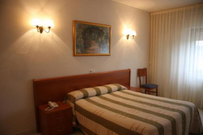 Отель Hotel Alameda  Альба-Де-Тормес